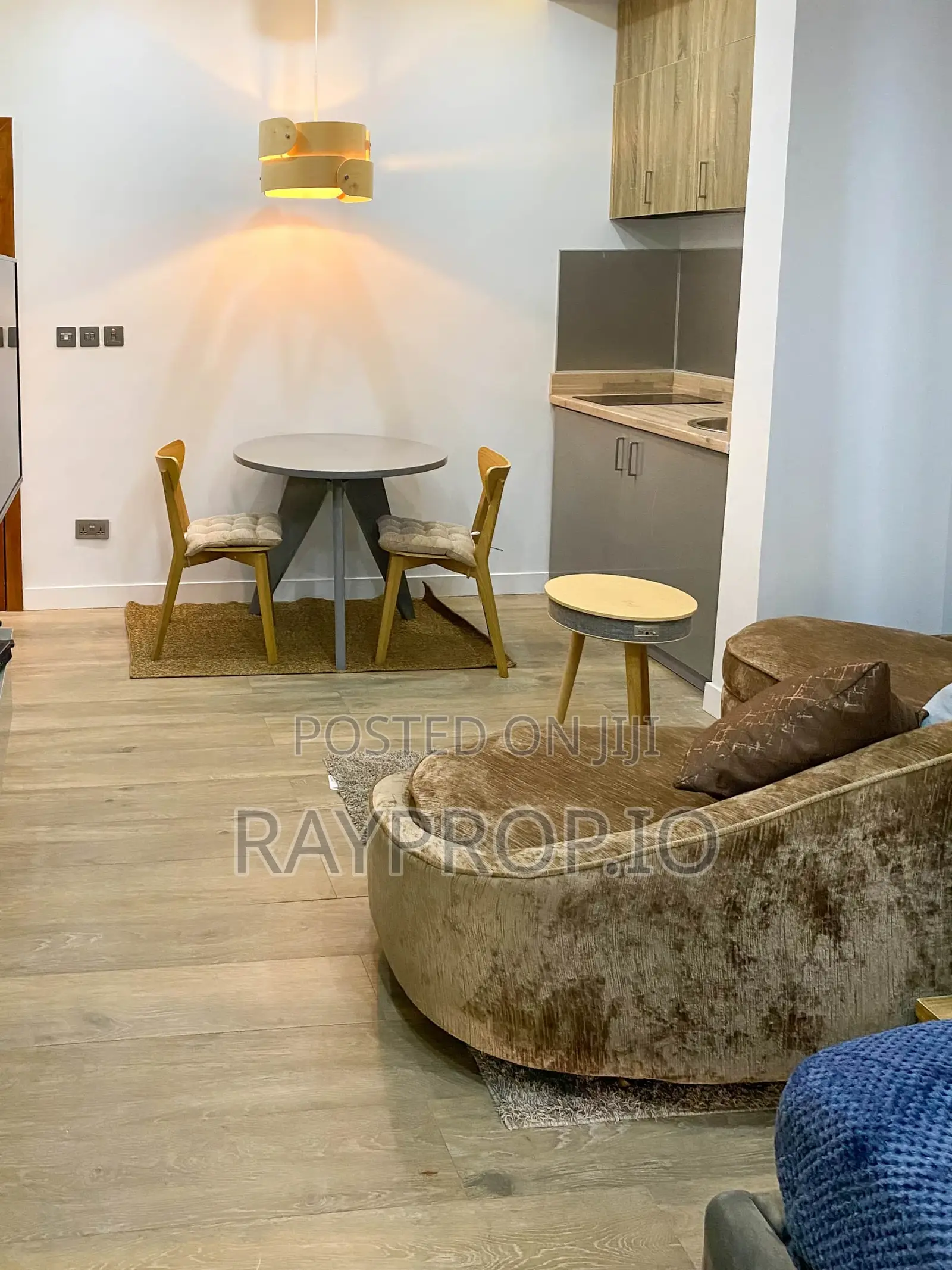 319653sn - Studio Shortlet In Lekki Phase in Lekki Phase 1