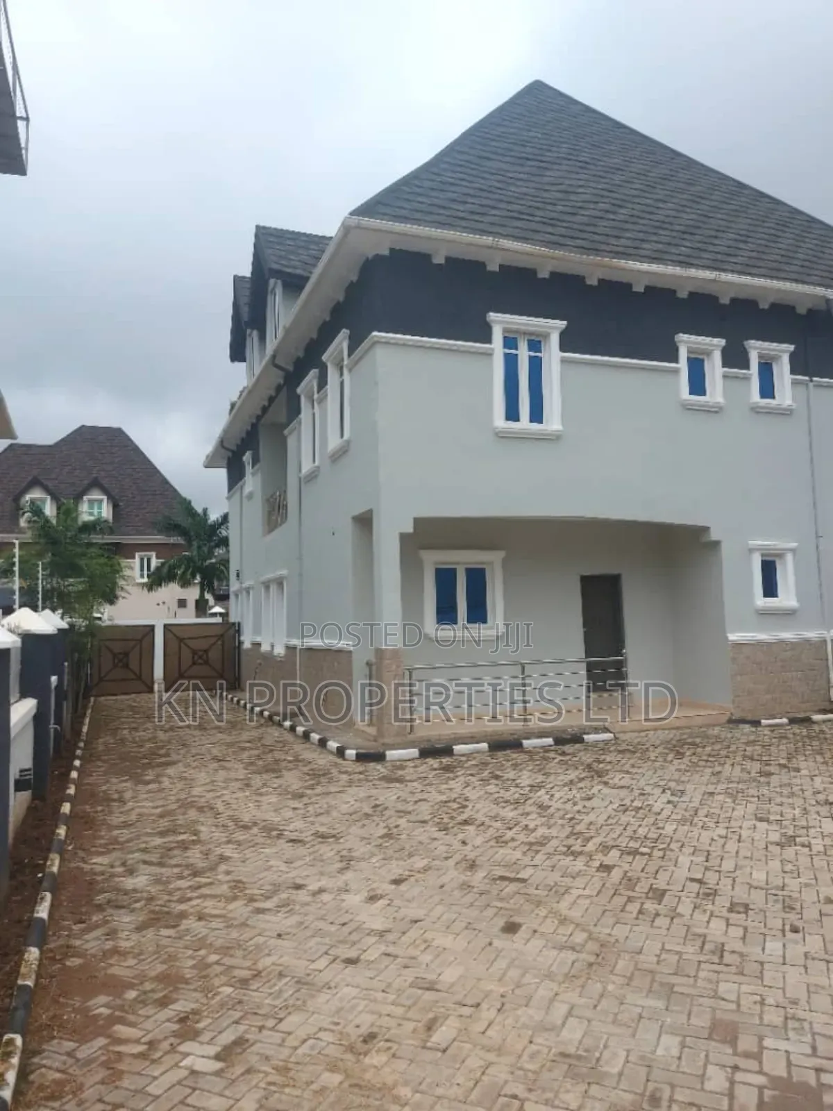 6bdrm Duplex in Apo for rent in Apo District