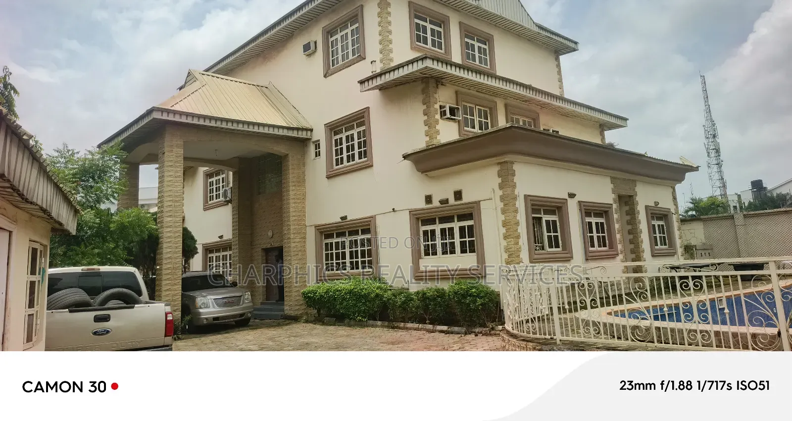 10bdrm Duplex in Ikeja GRA for sale in Ikeja GRA