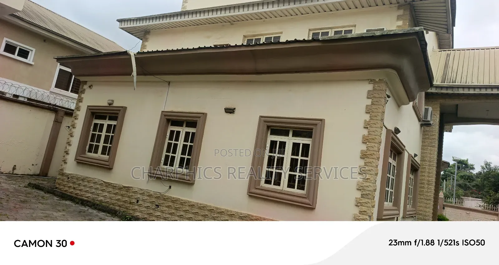10bdrm Duplex in Ikeja GRA for sale in Ikeja GRA