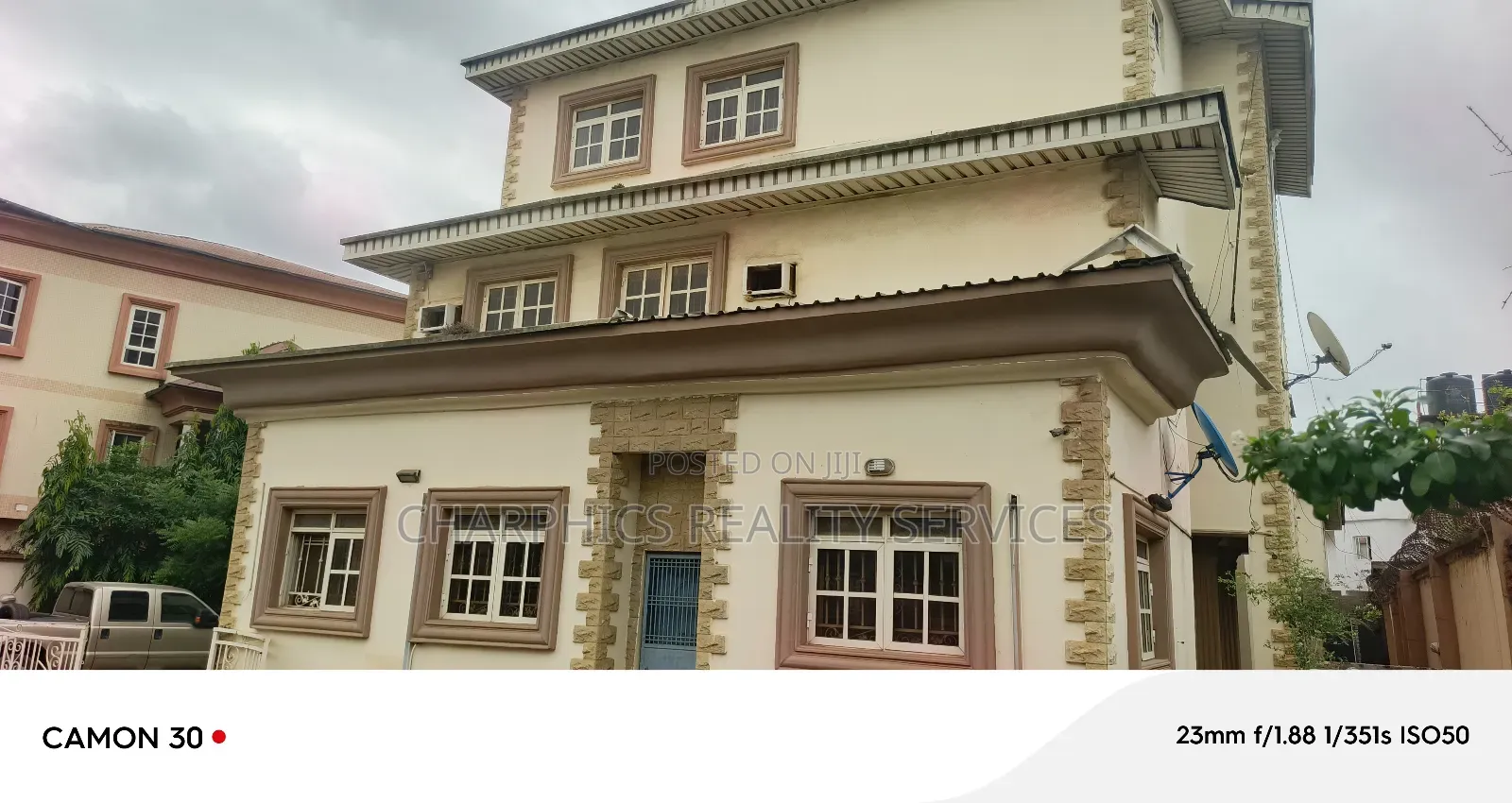 10bdrm Duplex in Ikeja GRA for sale in Ikeja GRA