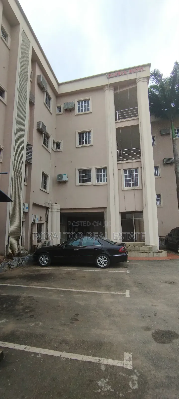 Standard 50 Rooms Hotel With Swimming Pool in Benin City