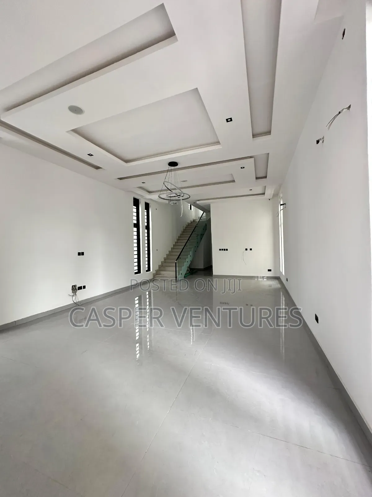 5bdrm Duplex in London Garden for sale in Osapa london