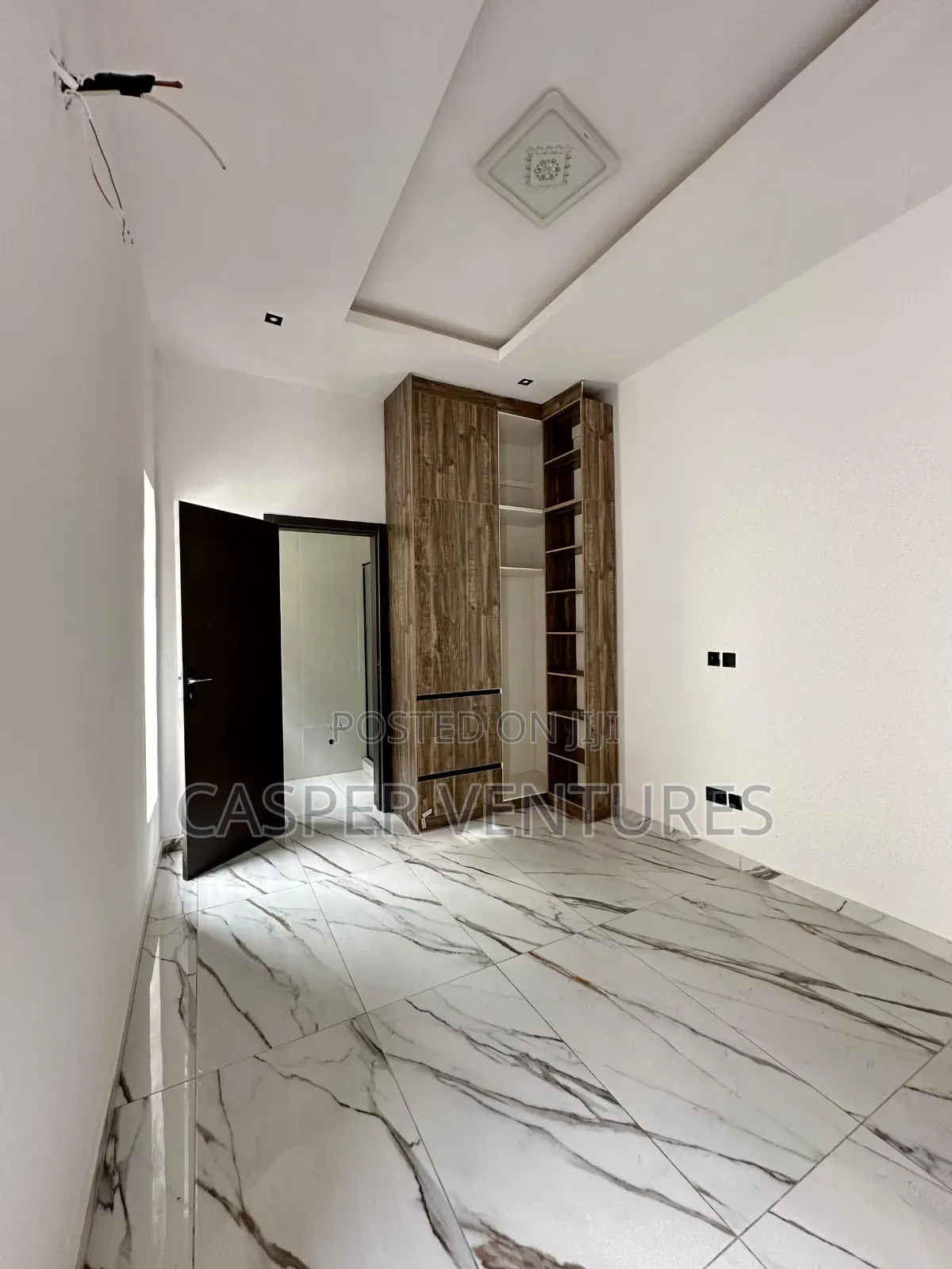 5bdrm Duplex in London Garden for sale in Osapa london