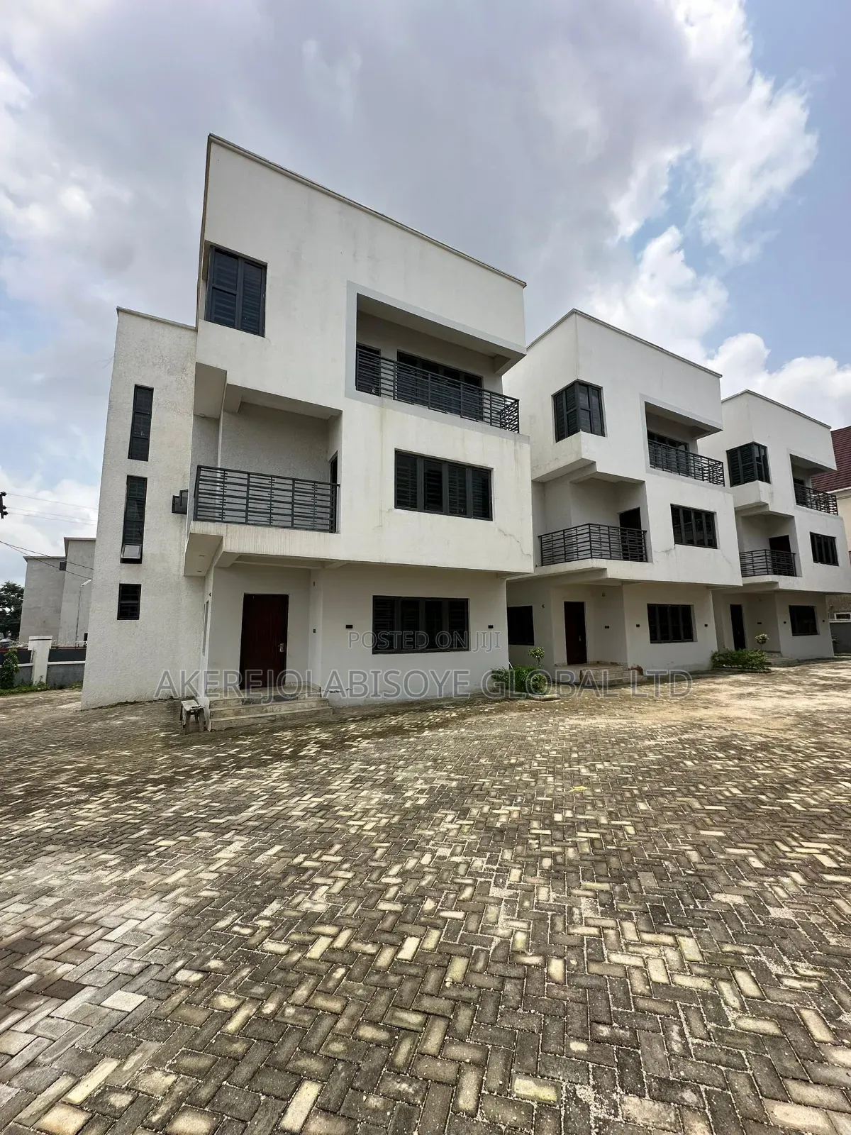5bdrm Duplex in Close To Stella for rent in Life Camp