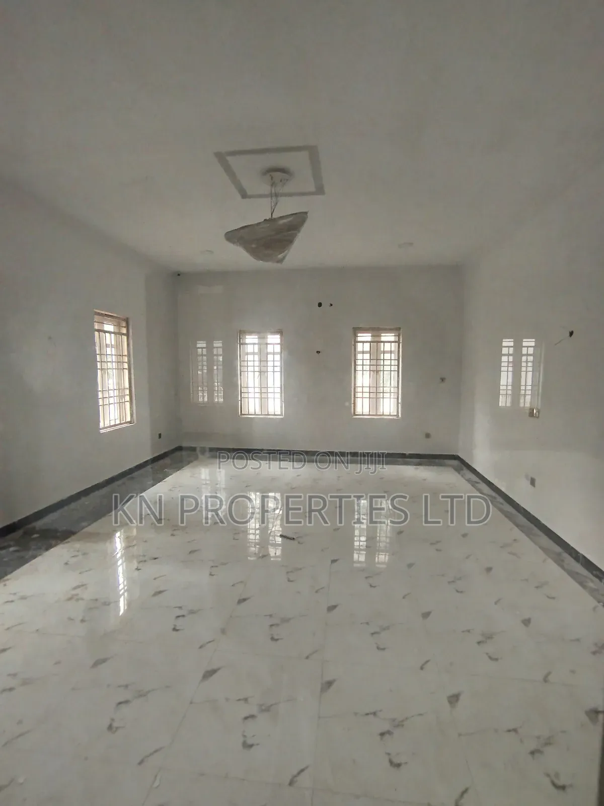 6bdrm Duplex in Apo for sale in Apo District