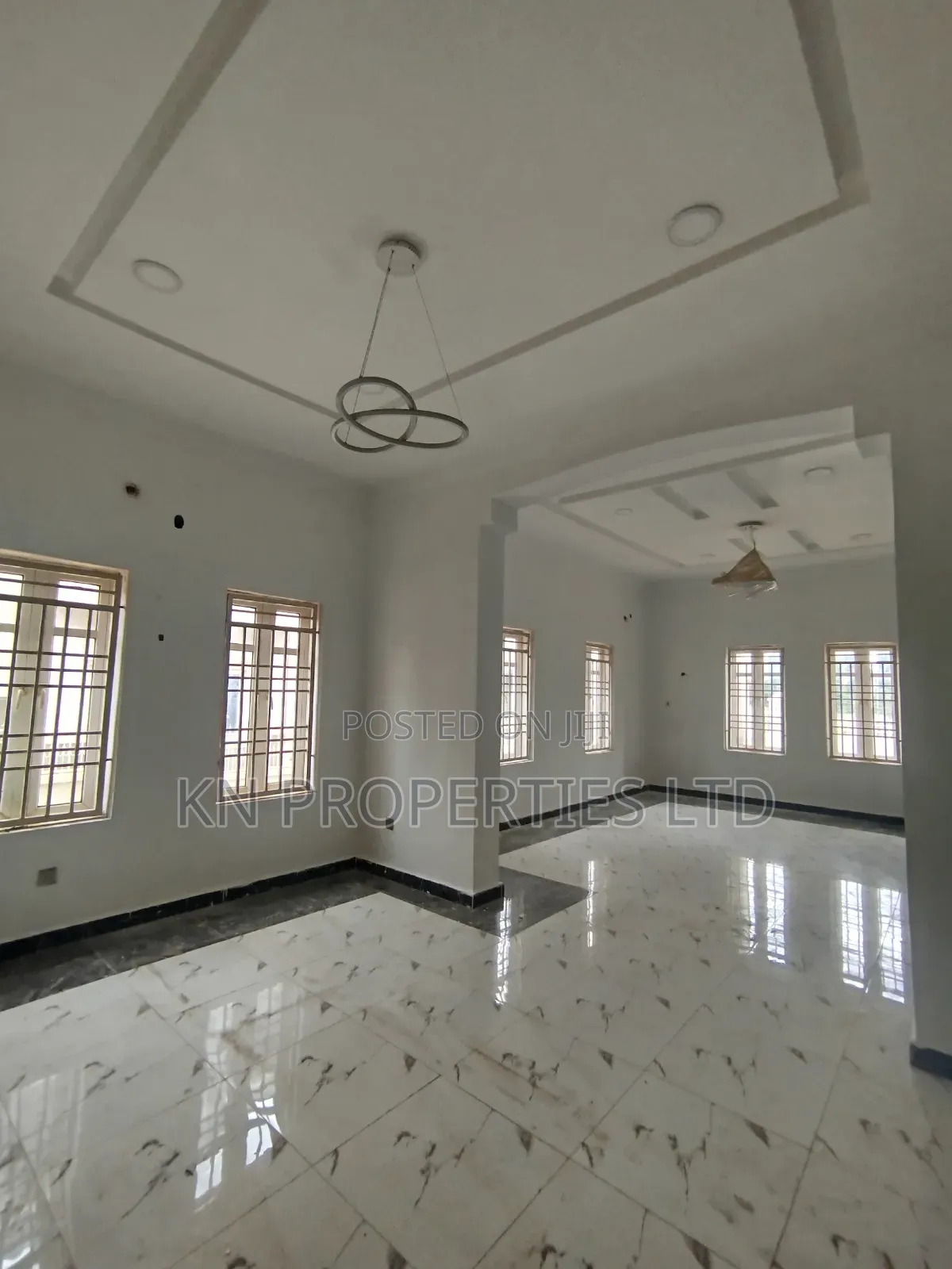 6bdrm Duplex in Apo for sale in Apo District
