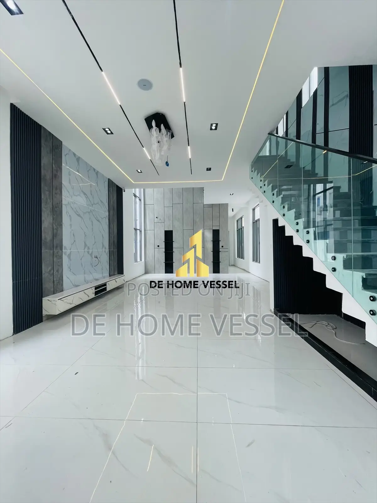 5bdrm Duplex in Chevron for sale in Chevron