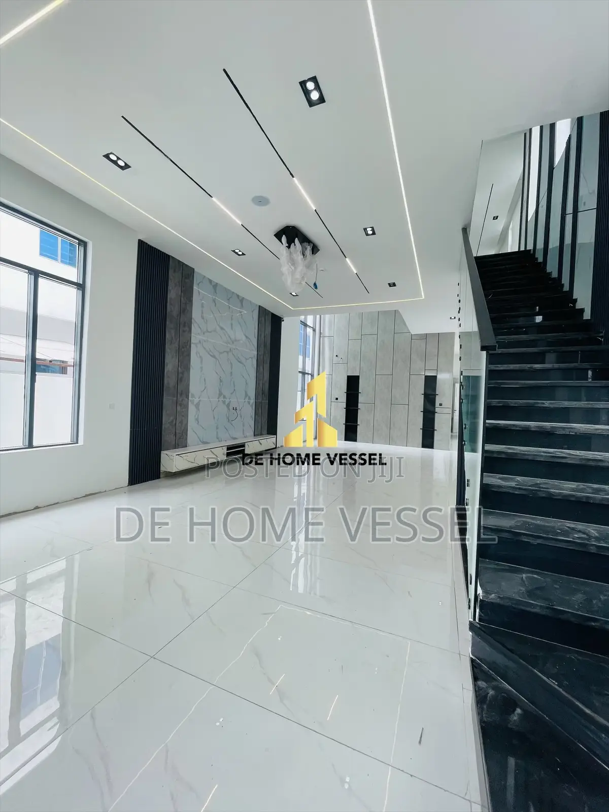 5bdrm Duplex in Chevron for sale in Chevron