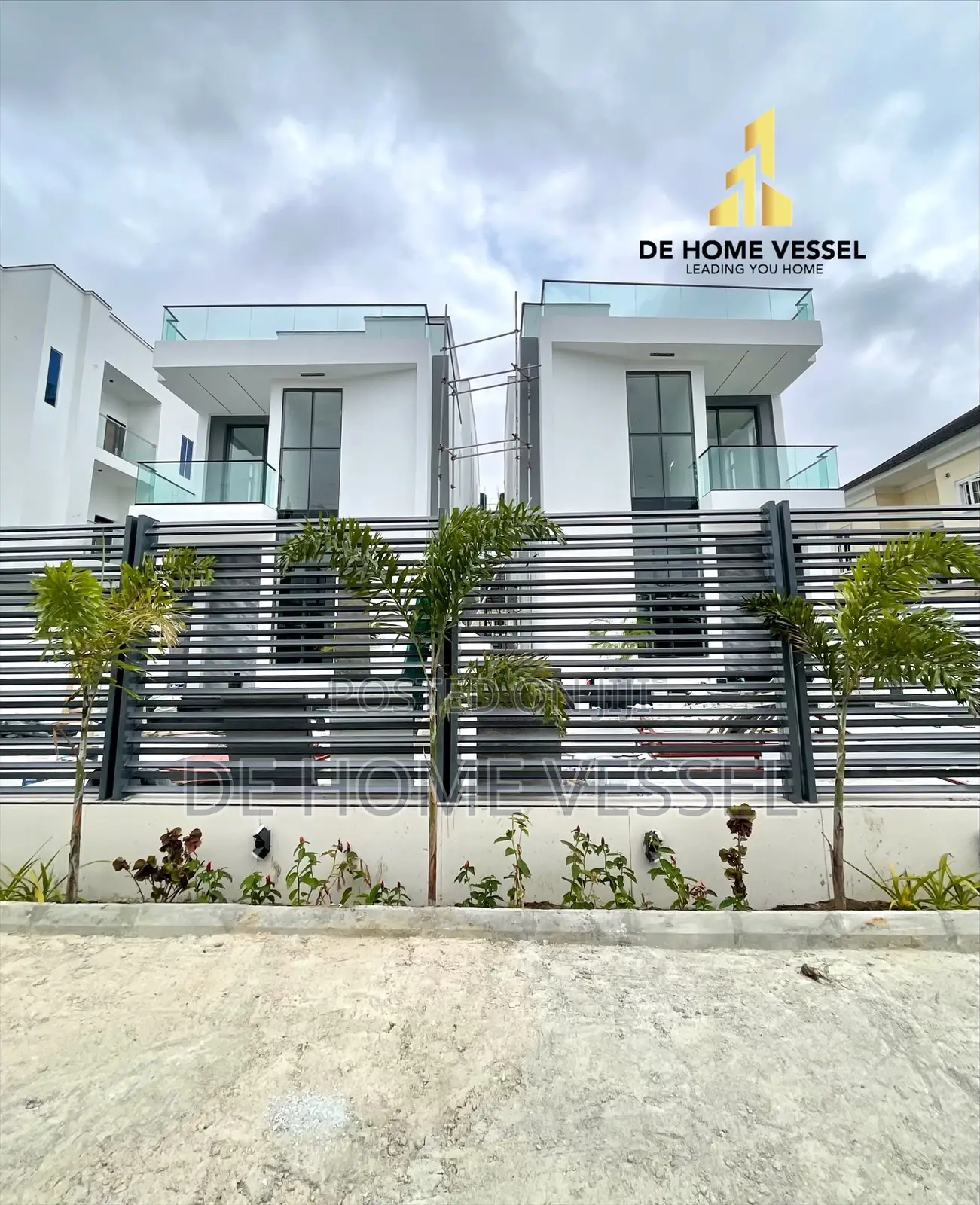5bdrm Duplex in Chevron for sale in Chevron