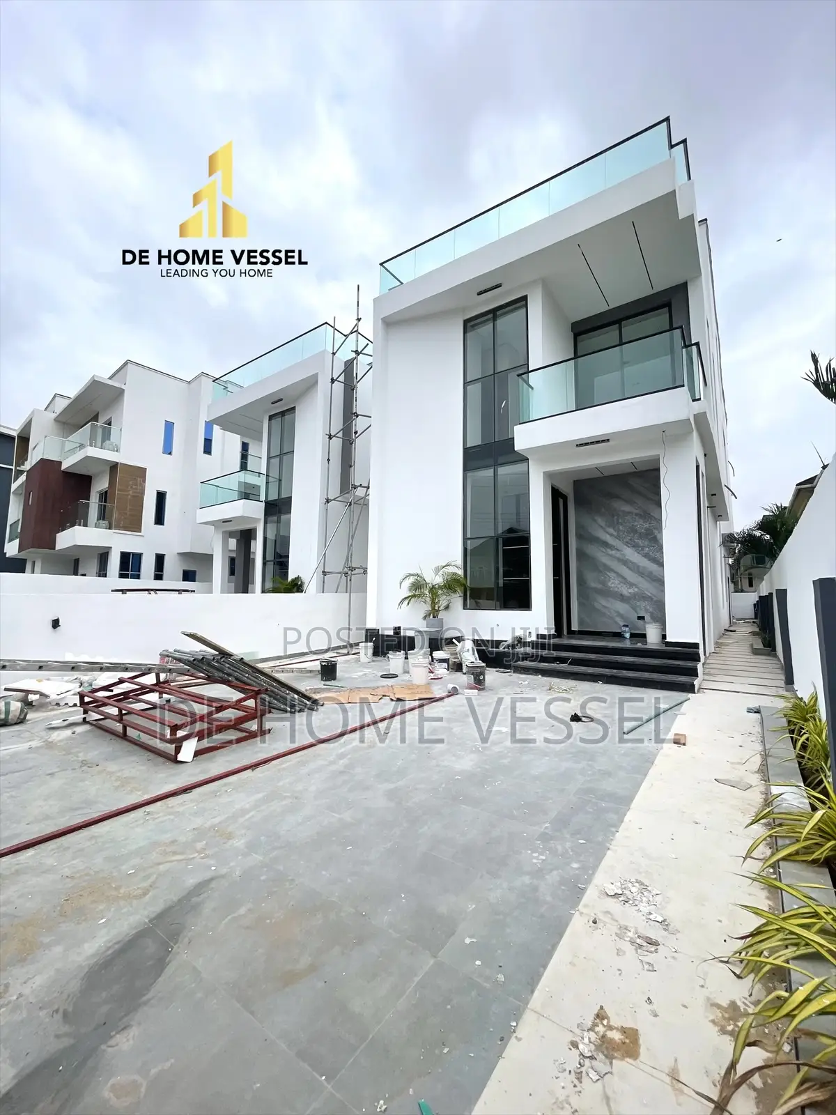 5bdrm Duplex in Chevron for sale in Chevron