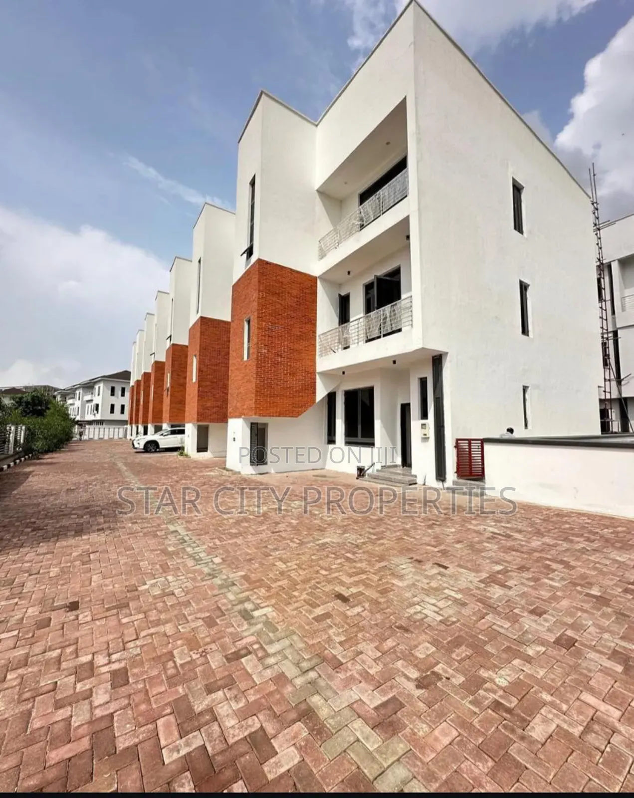 4bdrm Duplex in Lekki 1 for sale in Lekki Phase 1