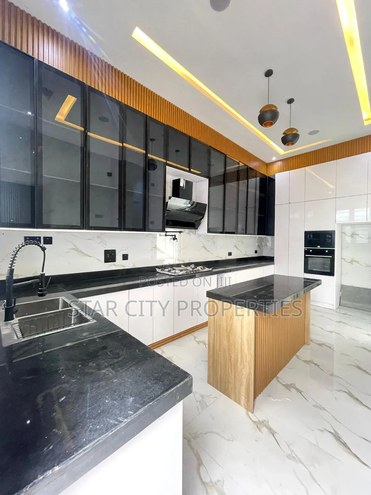 5bdrm Duplex in Palm City Estate, Lekki Expressway for sale in Lekki Expressway