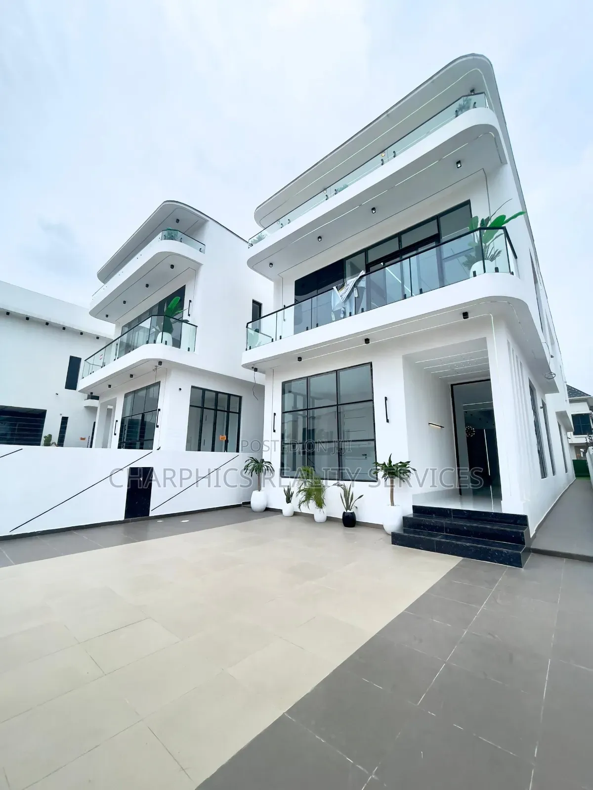 5bdrm Duplex in Lekki Phase 2 for sale in Lekki Phase 2