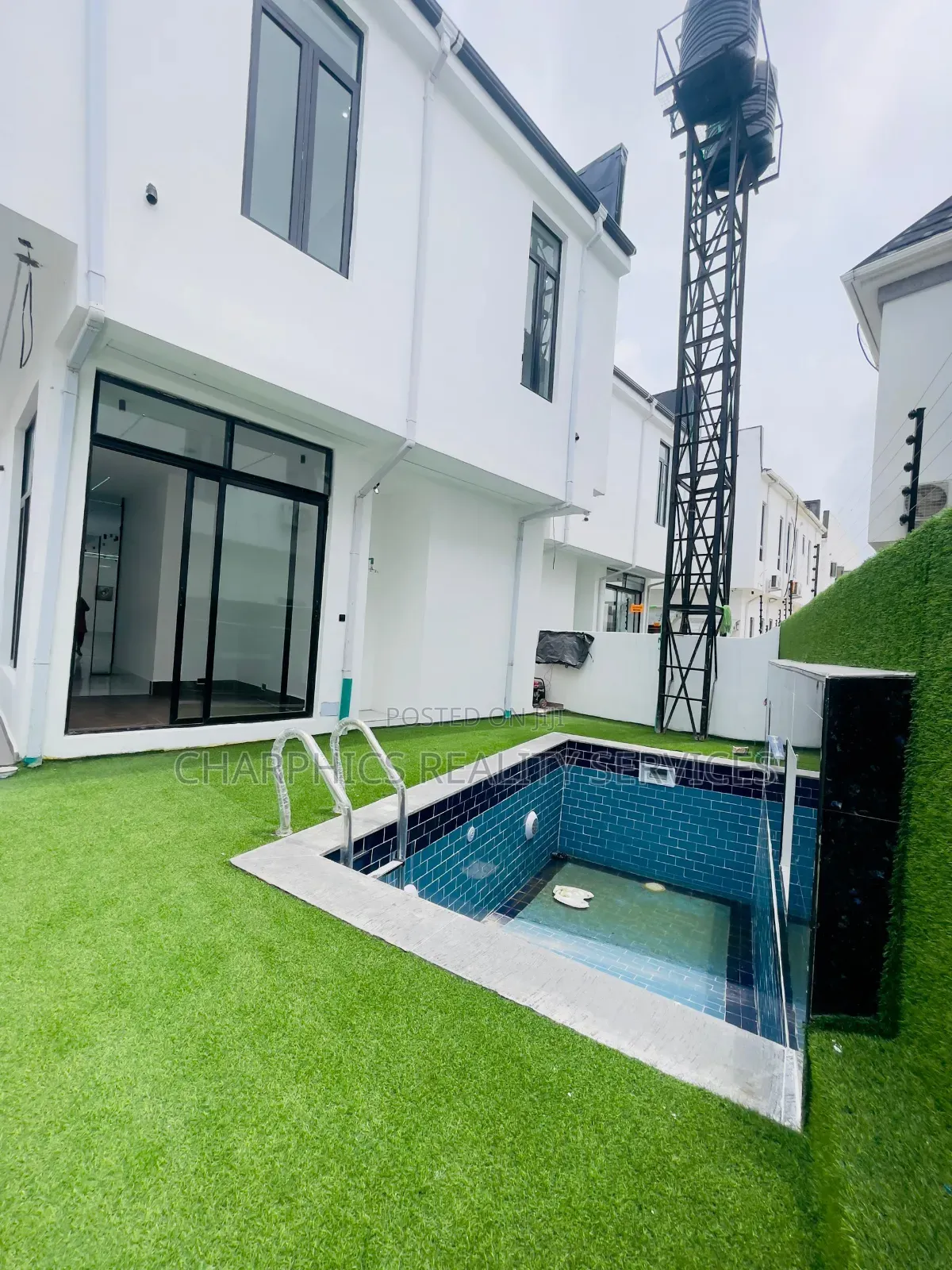 5bdrm Duplex in Lekki Phase 2 for sale in Lekki Phase 2