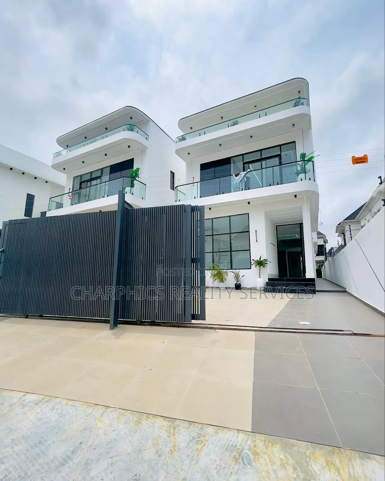 5bdrm Duplex in Lekki Phase 2 for sale in Lekki Phase 2