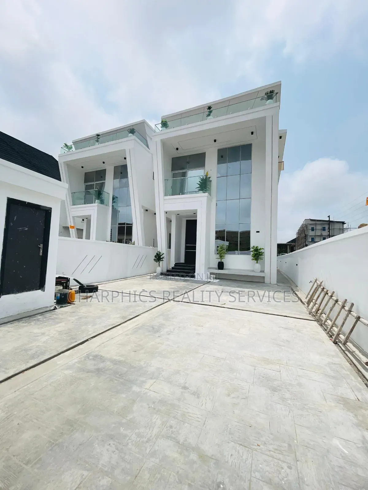 5bdrm Duplex in Ologolo for sale in Ologolo
