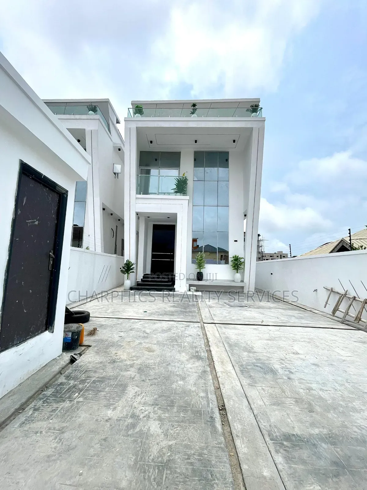 5bdrm Duplex in Ologolo for sale in Ologolo