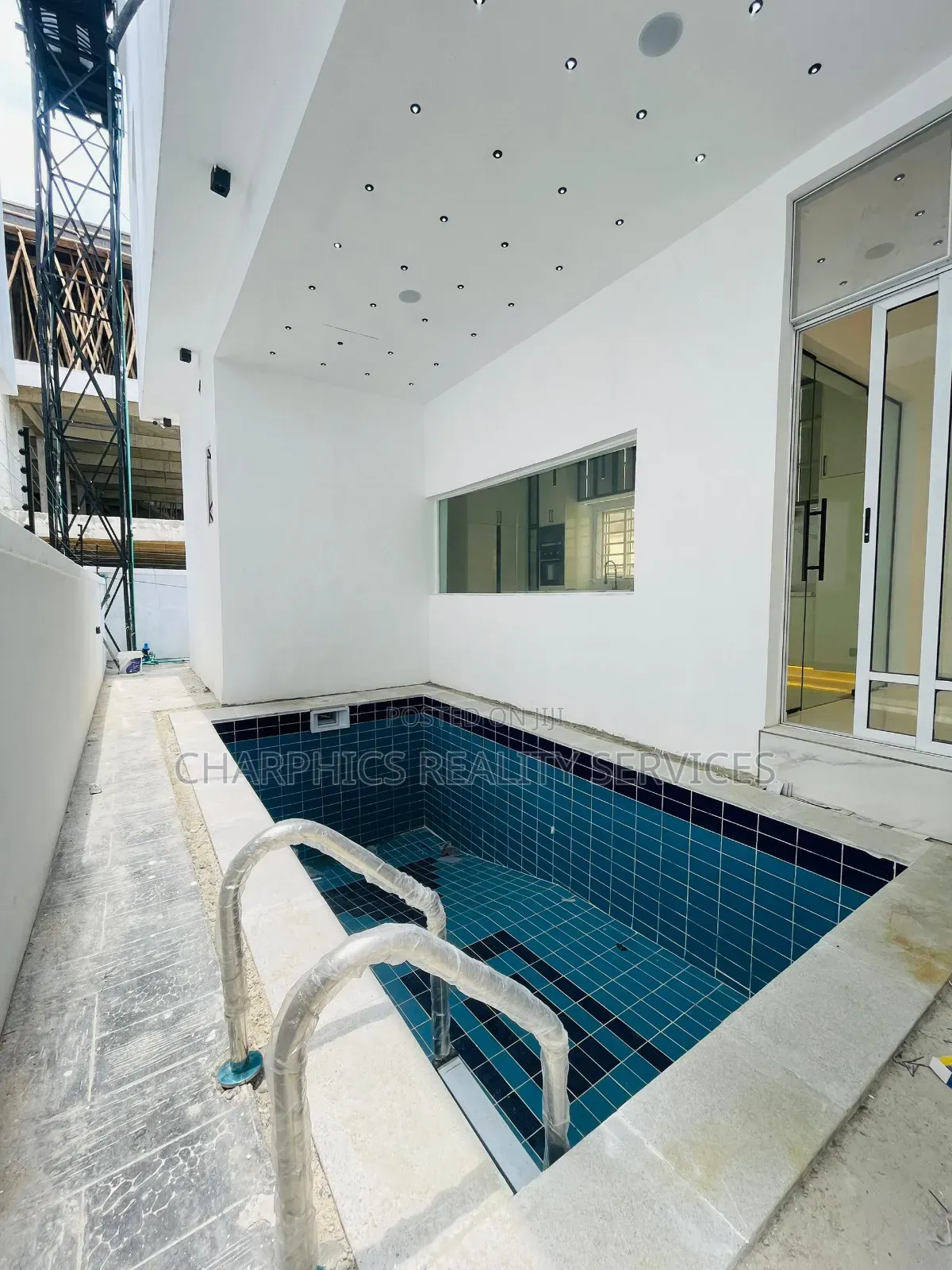 5bdrm Duplex in Ologolo for sale in Ologolo