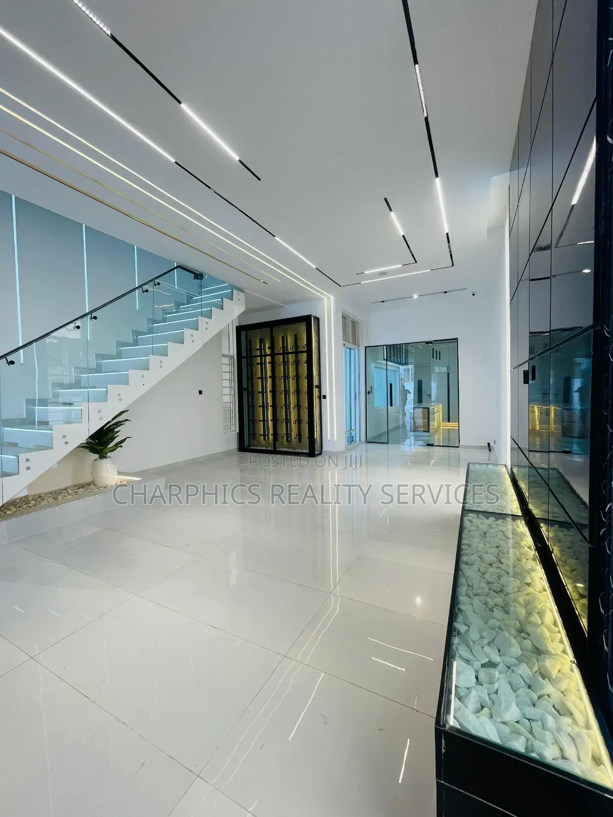5bdrm Duplex in Ologolo for sale in Ologolo