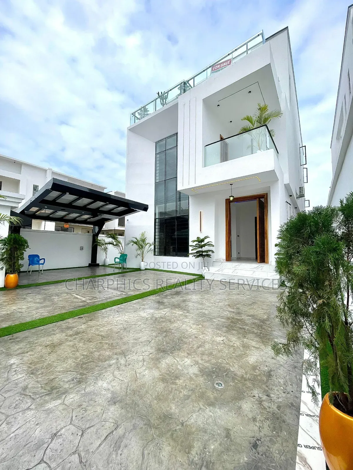 5bdrm Duplex in Chevron for sale in Chevron