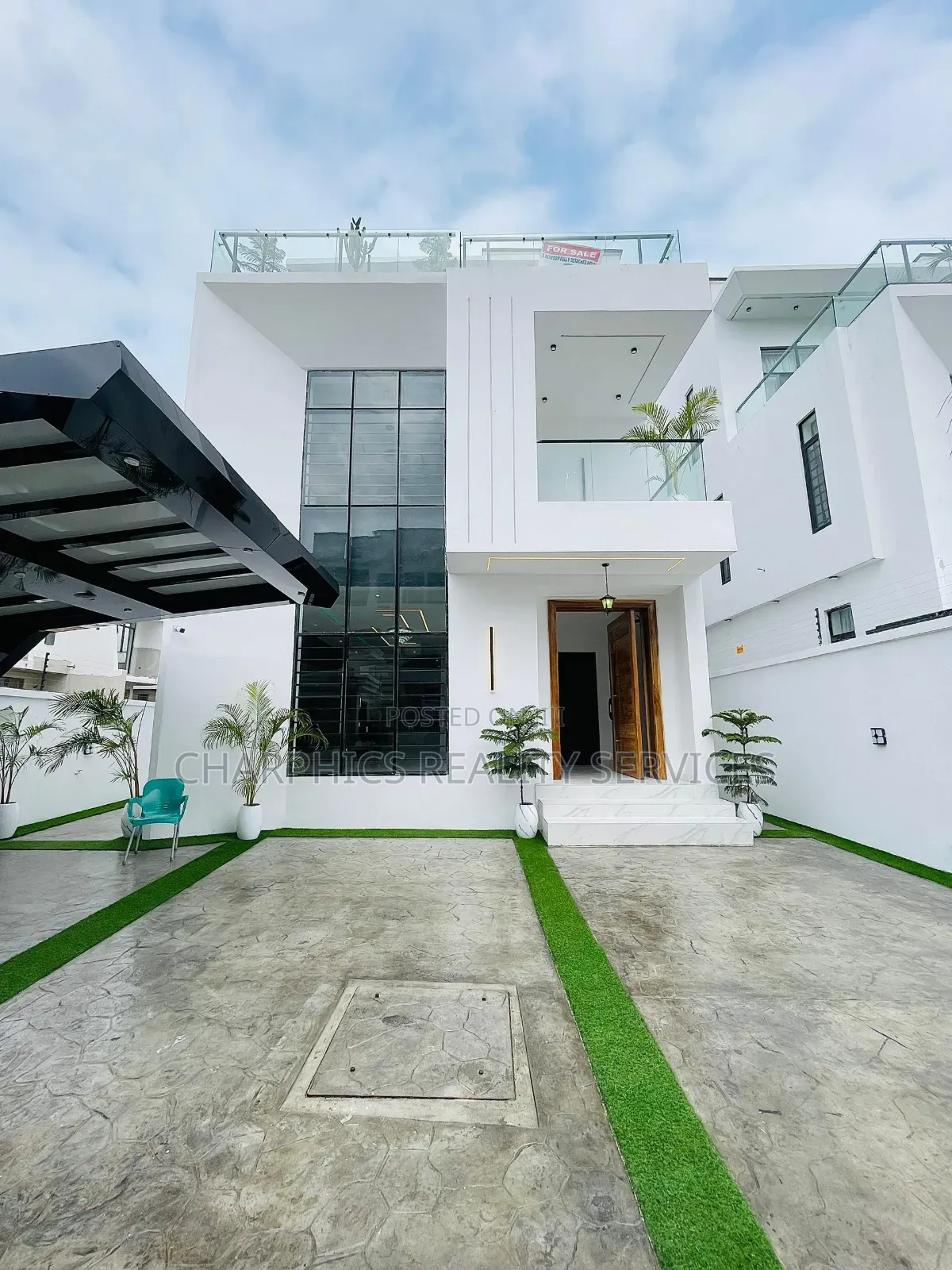 5bdrm Duplex in Chevron for sale in Chevron