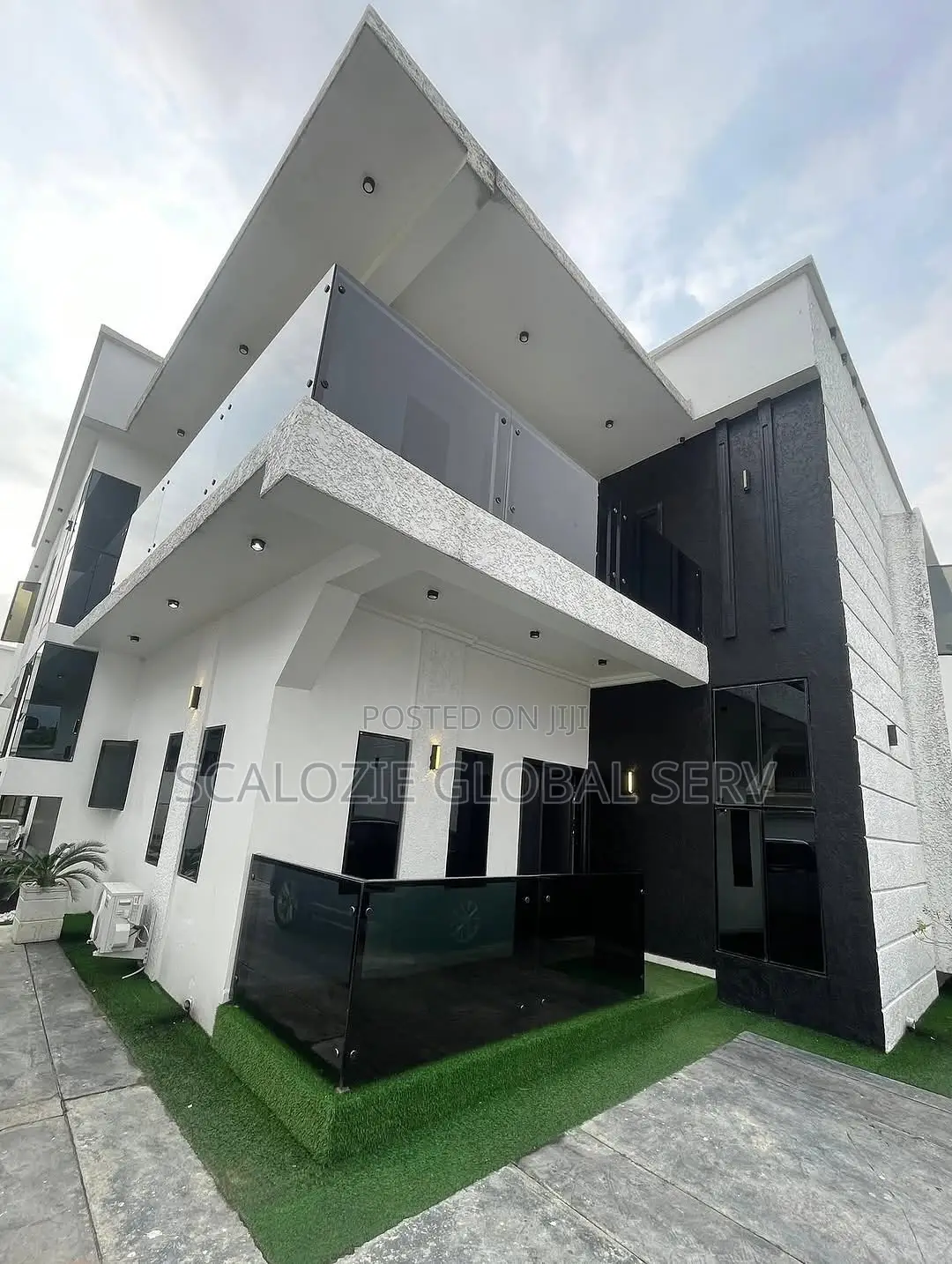 4bdrm Duplex in Radio Estate, Off, New Layout for sale in New Layout