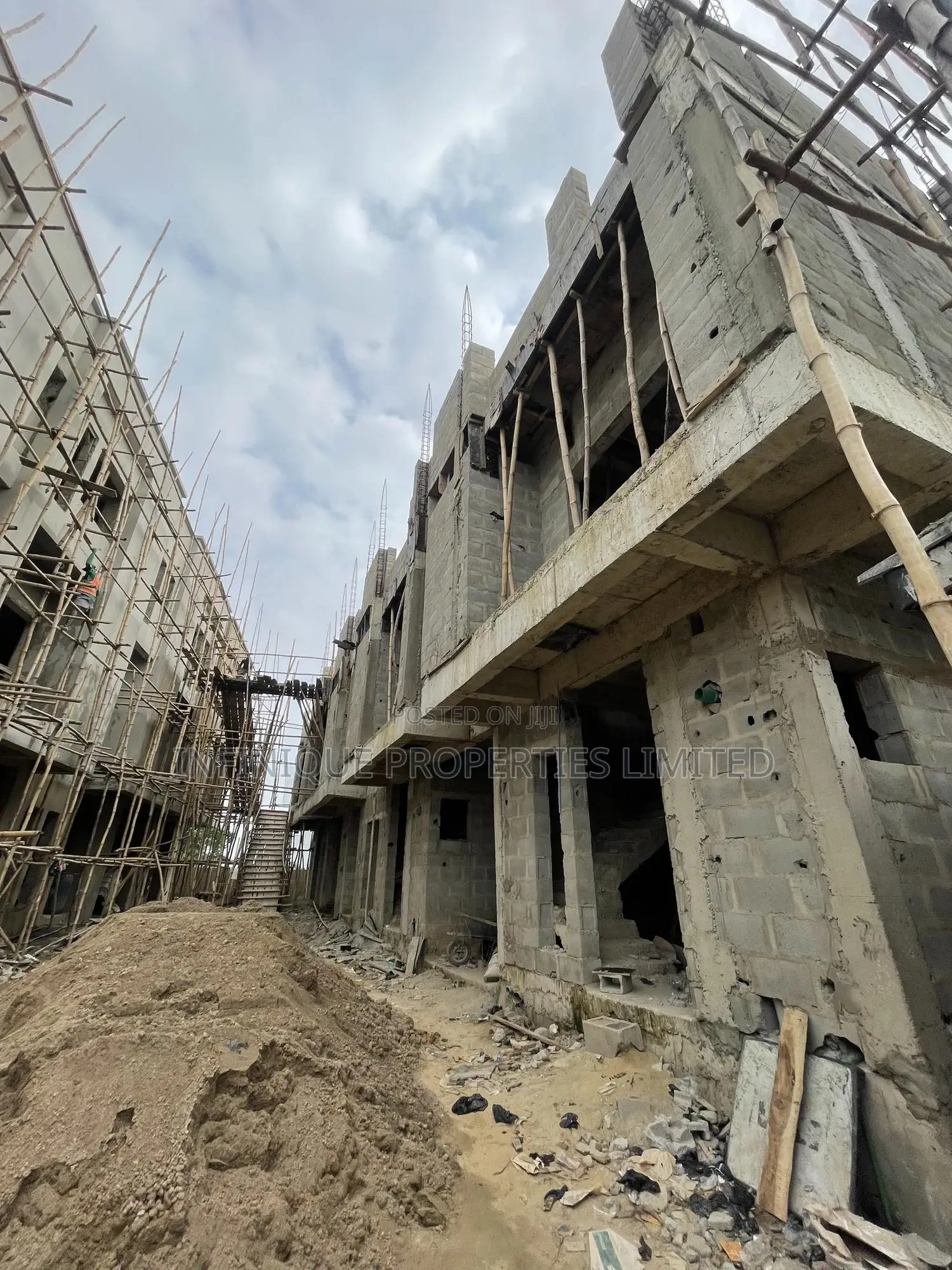 Luxuriously Built 4 Bedroom Terrace + Bq in Maryland