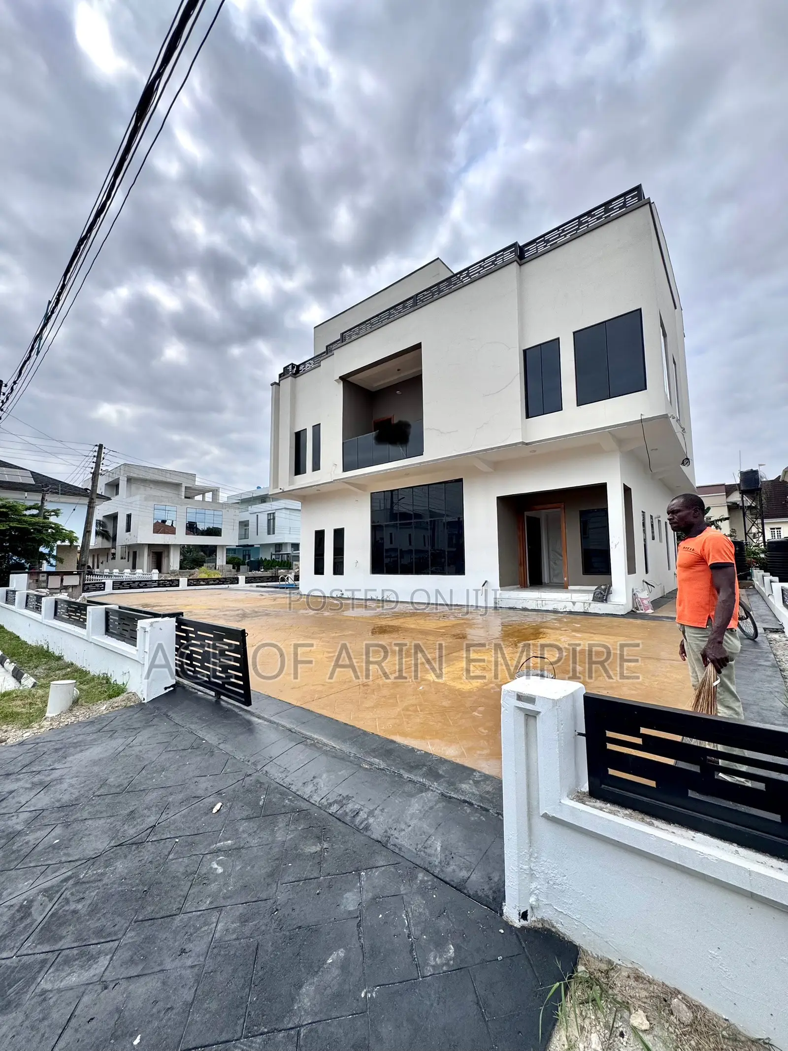5bdrm Duplex in Osapa London for sale in Osapa london