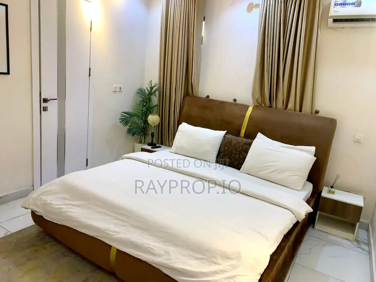 950256dd - 3 Bedroom Shortlet Off Freedom Way Lekki in Lekki Phase 1