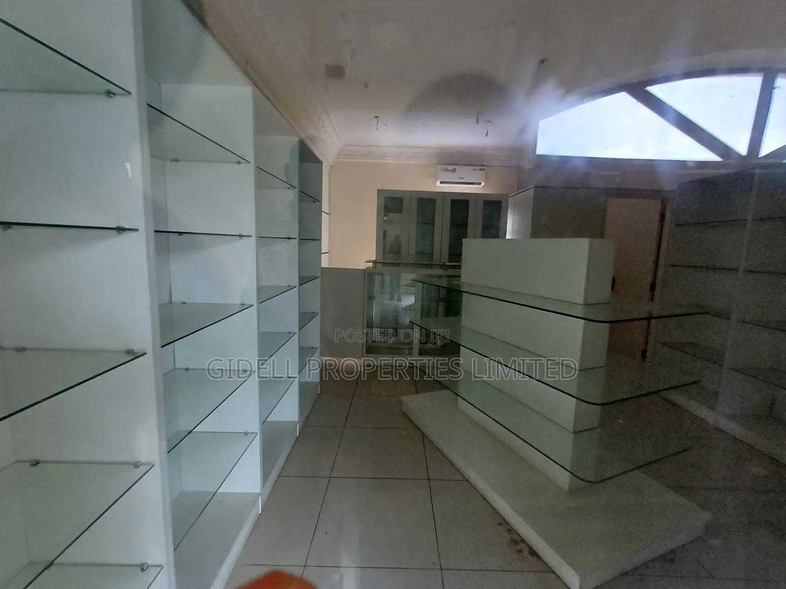 140sqm Shop / Office Space on the First Floor in Maitama