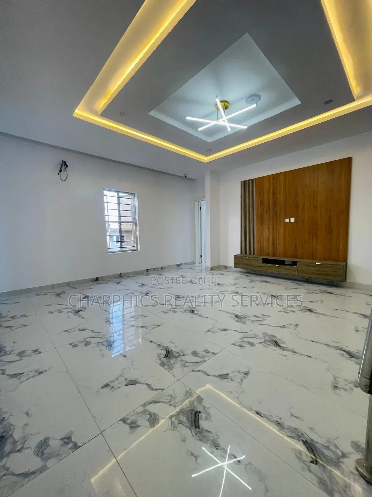 5bdrm Duplex in Chevron for sale in Chevron