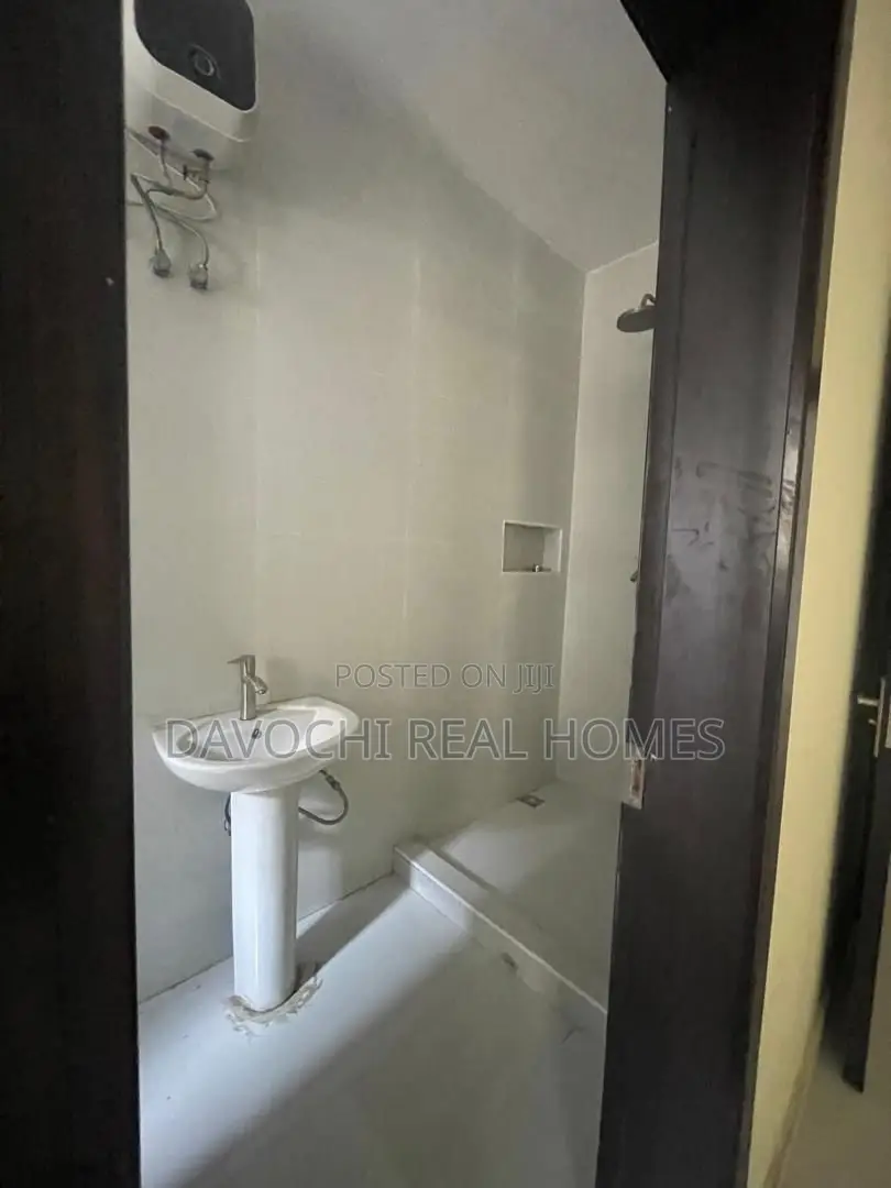 3bdrm Apartment in Orchid Road, Lekki Phase 2 for rent in Lekki Phase 2