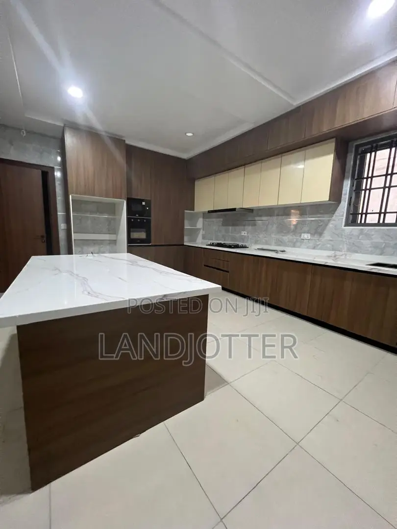 5bdrm Duplex in Landsjotter, Wuye for sale in Wuye