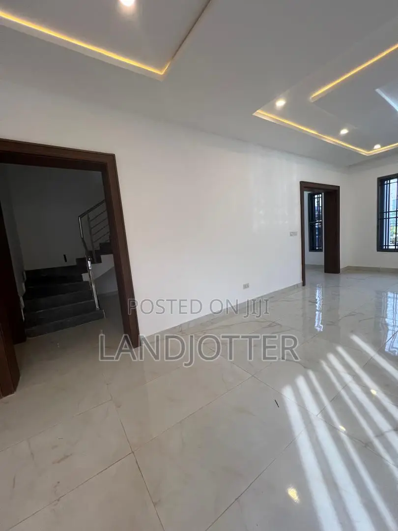5bdrm Duplex in Landsjotter, Wuye for sale in Wuye