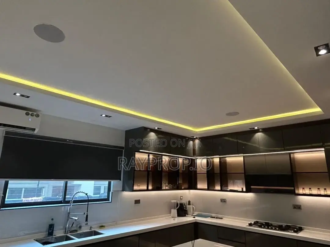 235961rm - 5 Bedroom Shortlet in Lekki Phase 1 in Lekki Phase 1