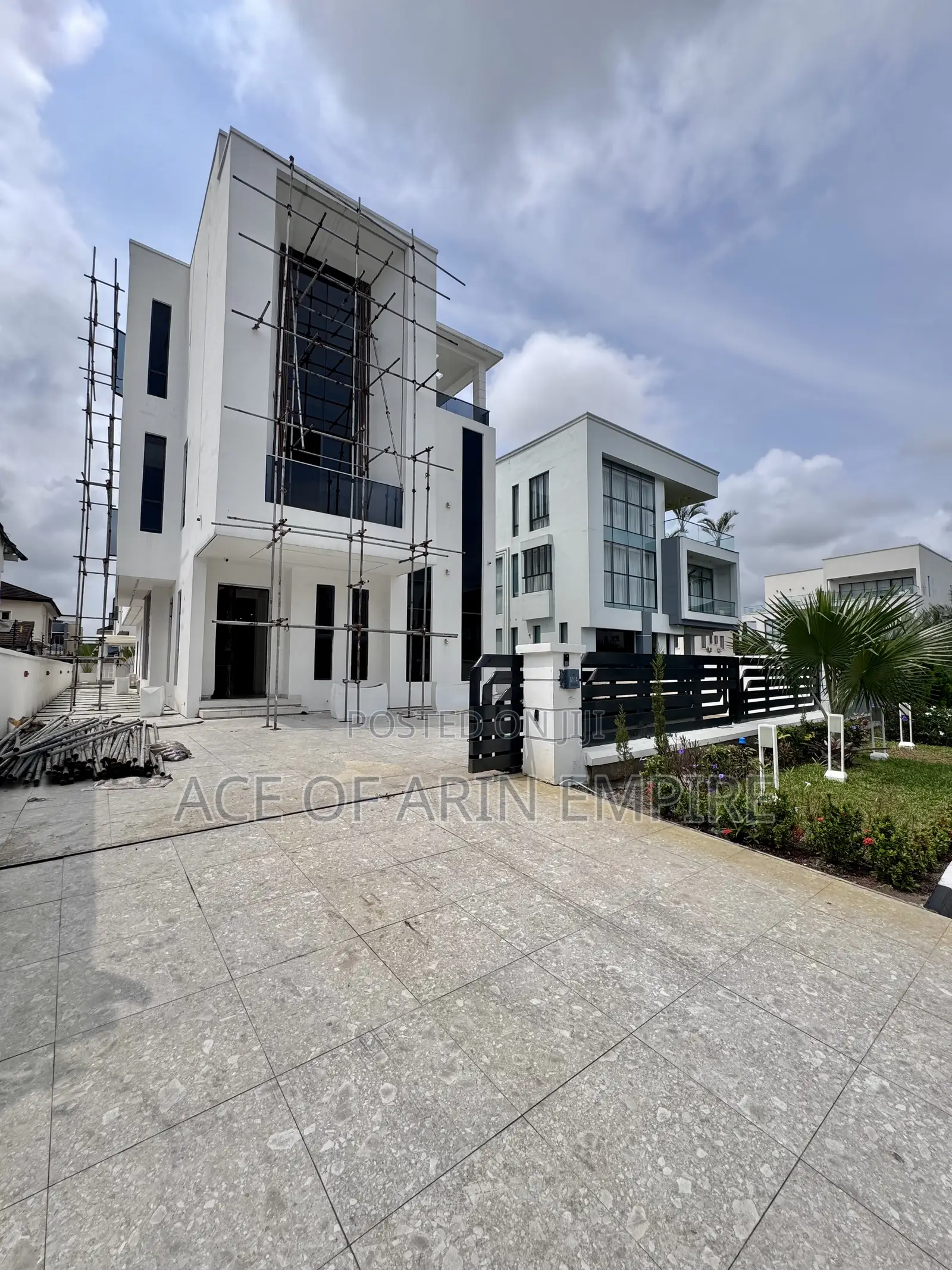 5bdrm Duplex in Pinnock Estate, Osapa london for sale in Osapa london