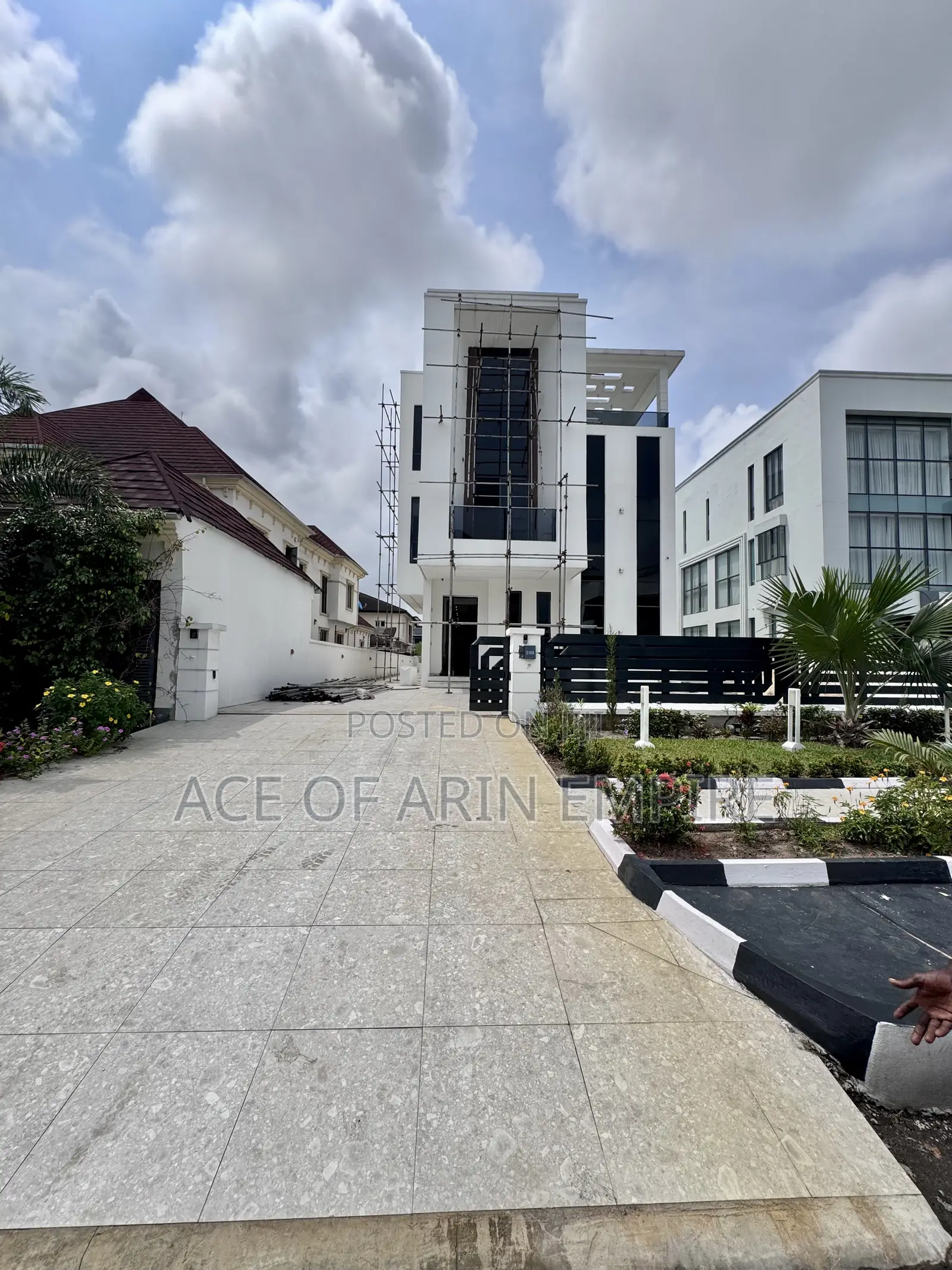 5bdrm Duplex in Pinnock Estate, Osapa london for sale in Osapa london