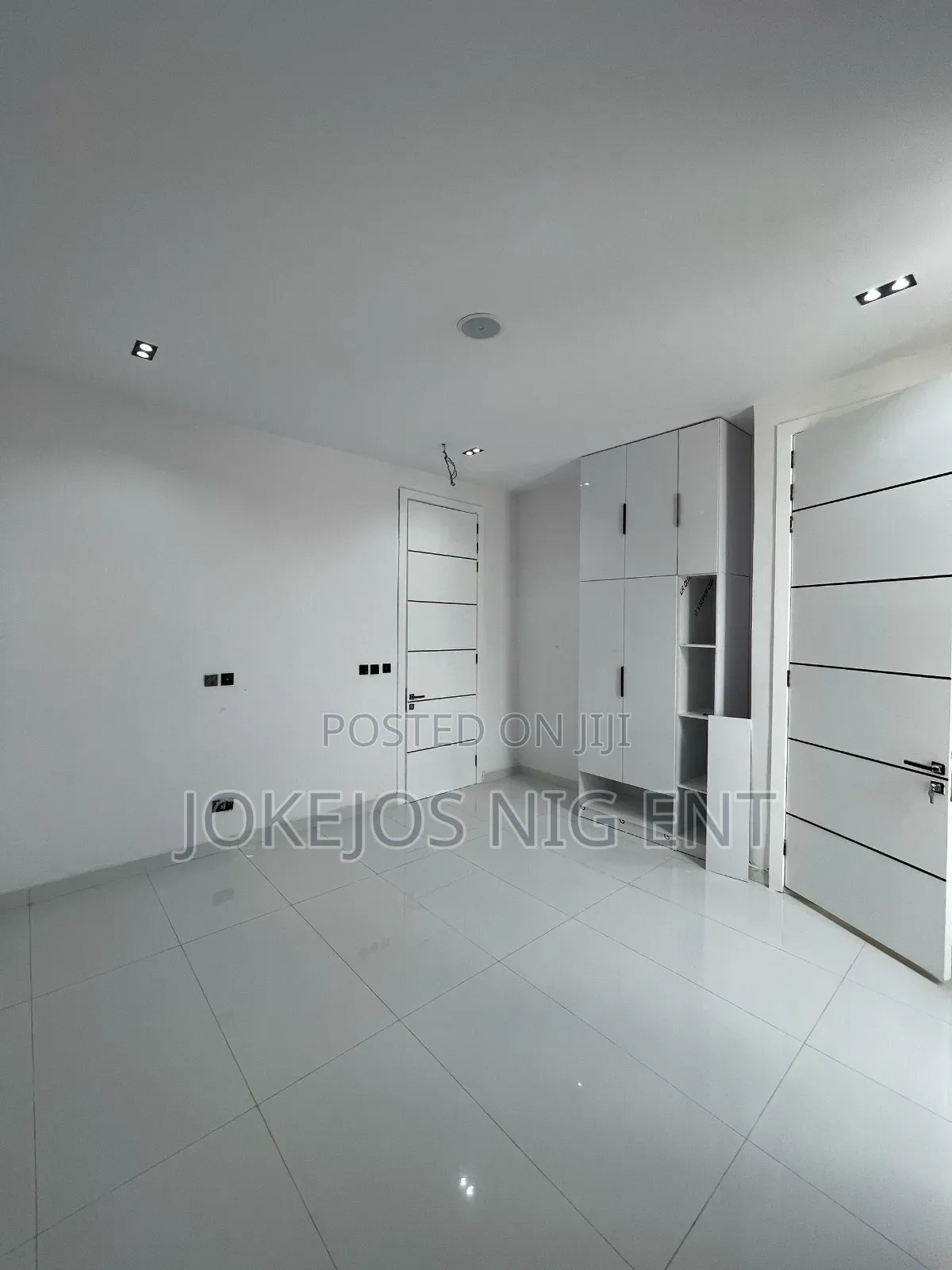 5bdrm Duplex in Ikota for sale in Ikota