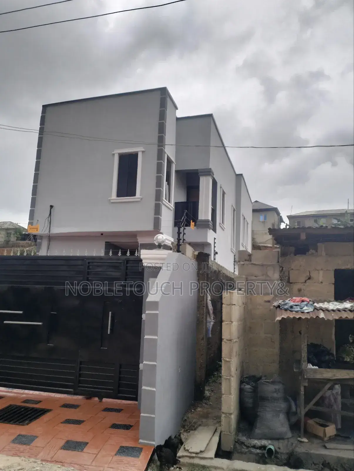3bdrm Duplex in Off Royal Estate for sale in Iseri Olofin