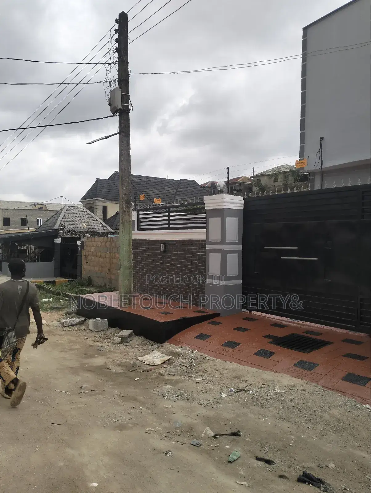 3bdrm Duplex in Off Royal Estate for sale in Iseri Olofin