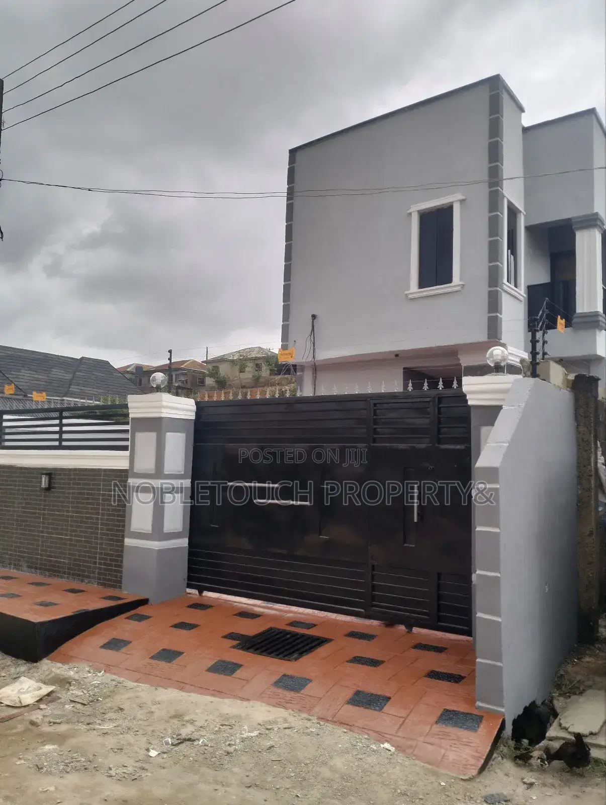 3bdrm Duplex in Off Royal Estate for sale in Iseri Olofin