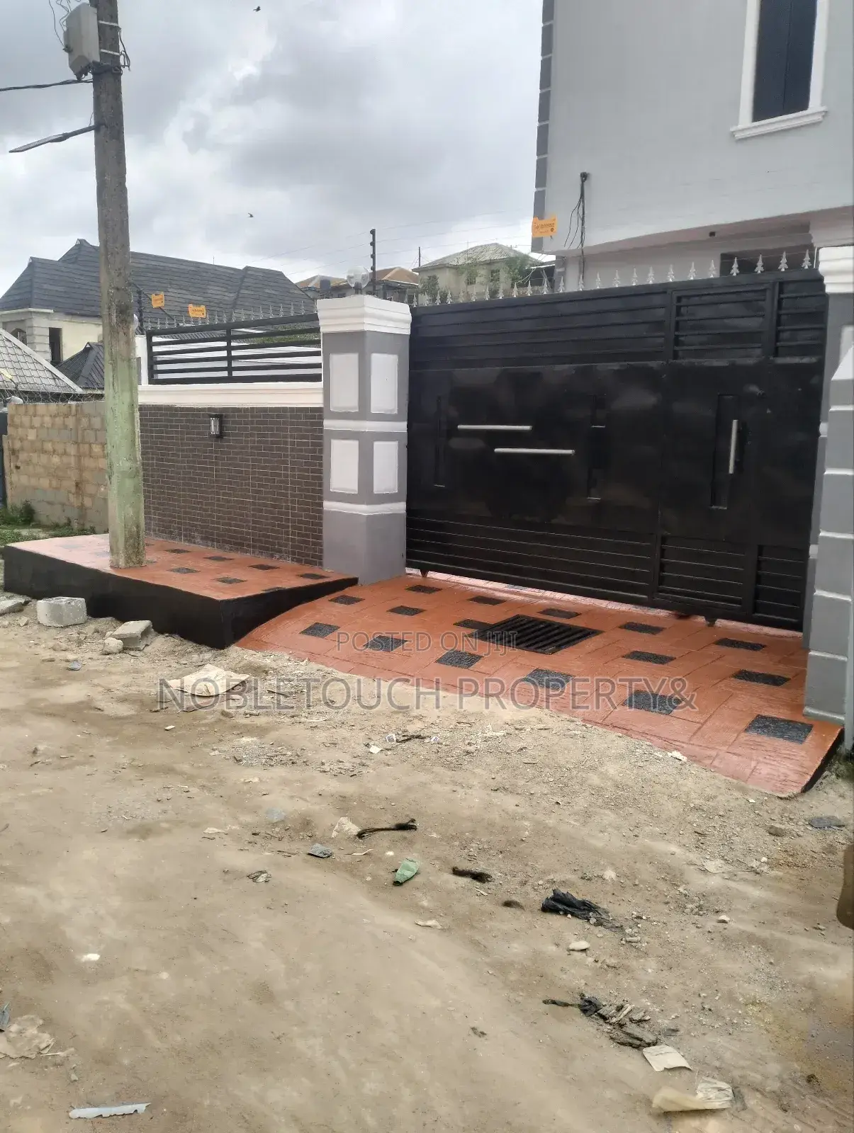 3bdrm Duplex in Off Royal Estate for sale in Iseri Olofin