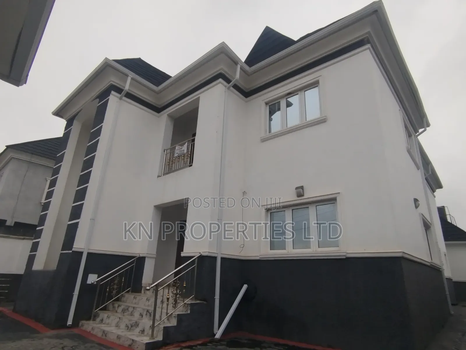 5bdrm Duplex in Apo District for sale in Apo District