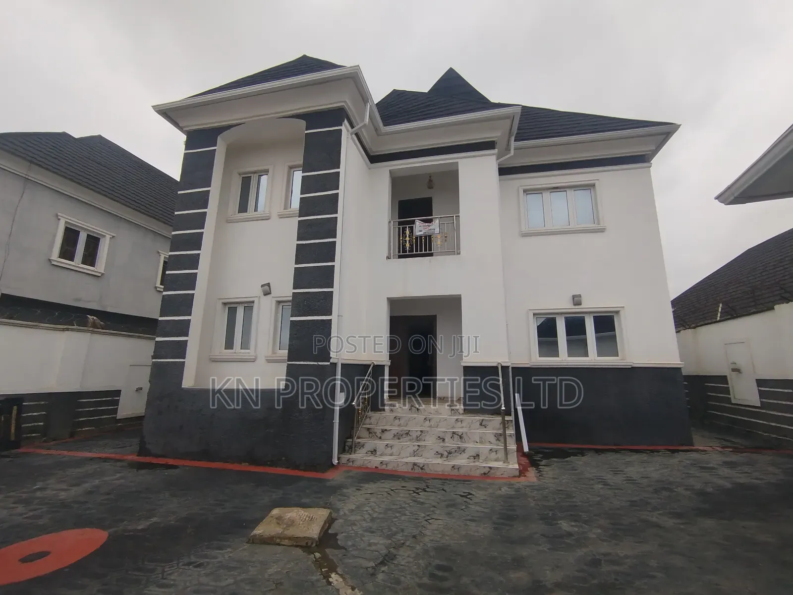 5bdrm Duplex in Apo District for sale in Apo District