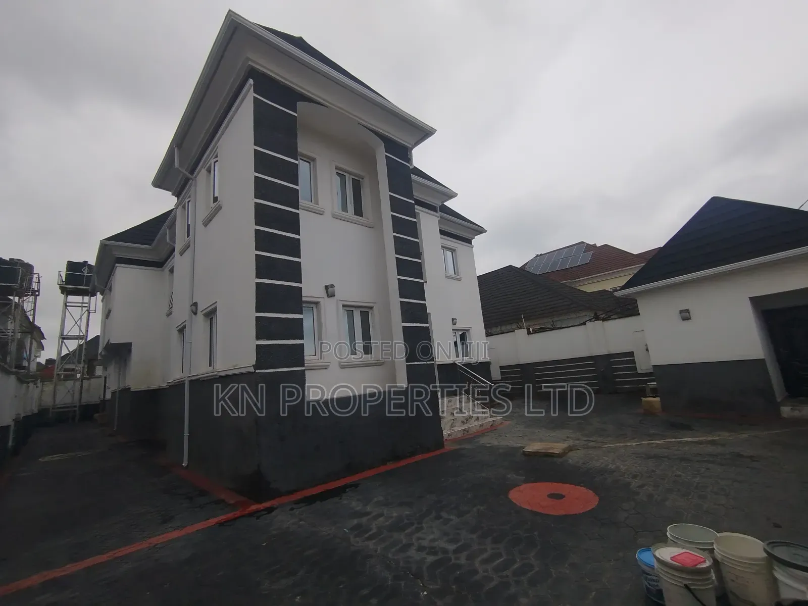 5bdrm Duplex in Apo District for sale in Apo District