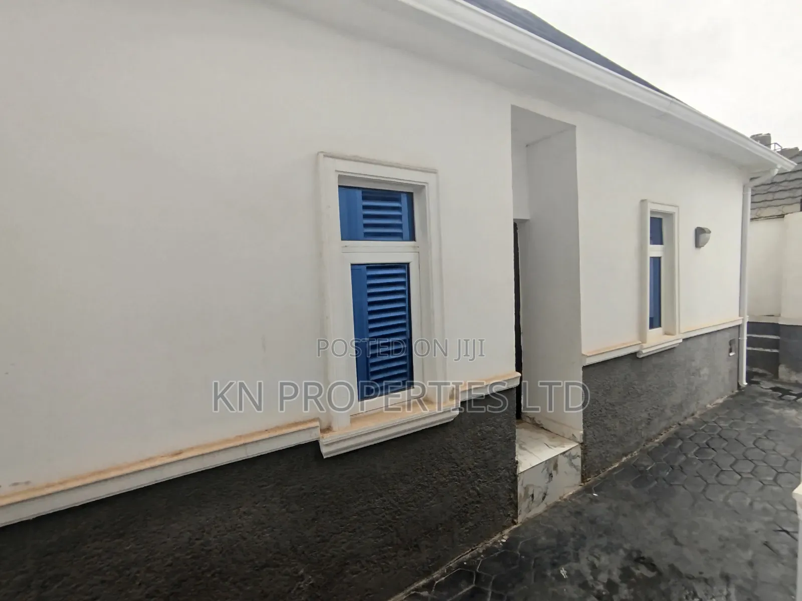 5bdrm Duplex in Apo District for sale in Apo District