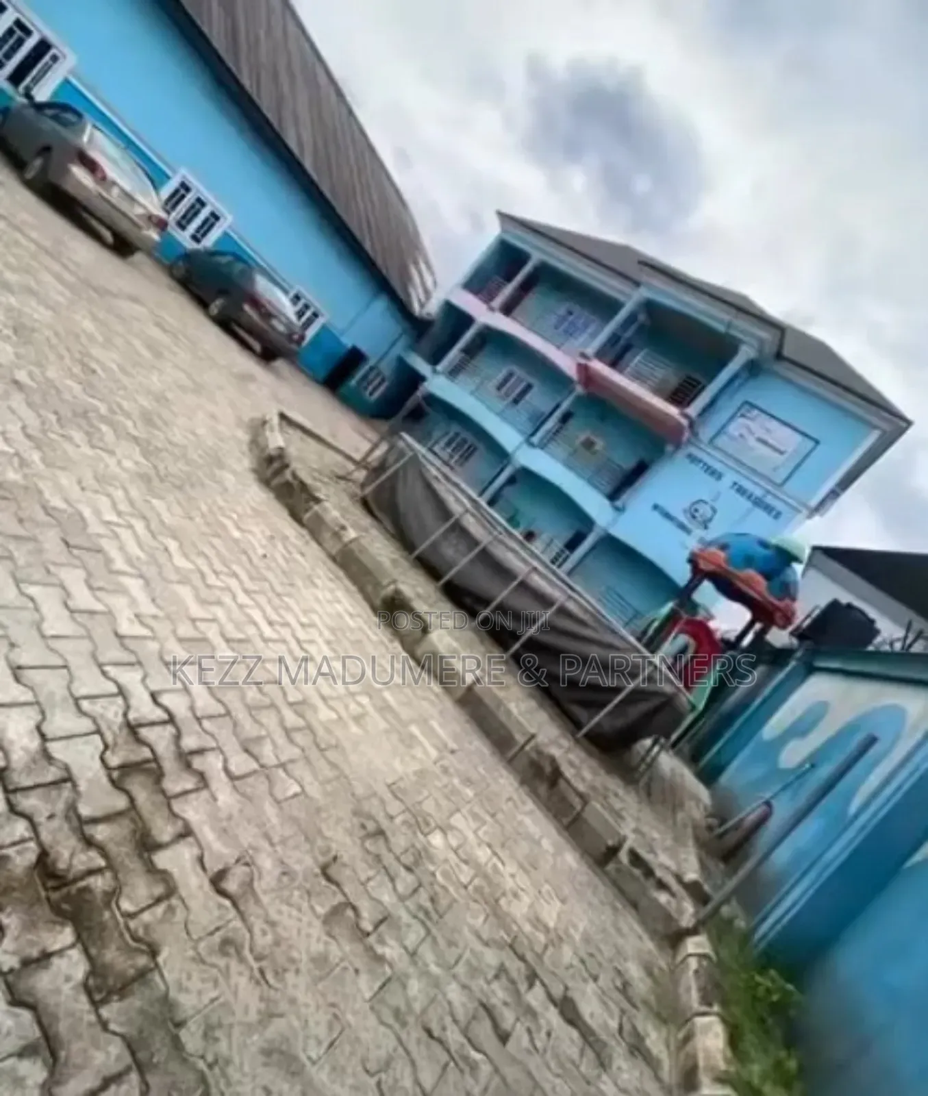 For Sale : Functional School At Off Sars Road , Rumuaghulu,Ph in Port-Harcourt
