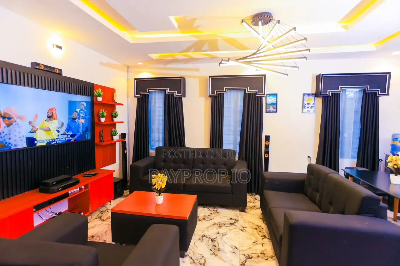 2 Bedroom Shortlet in Yaba in Sabo / Yaba
