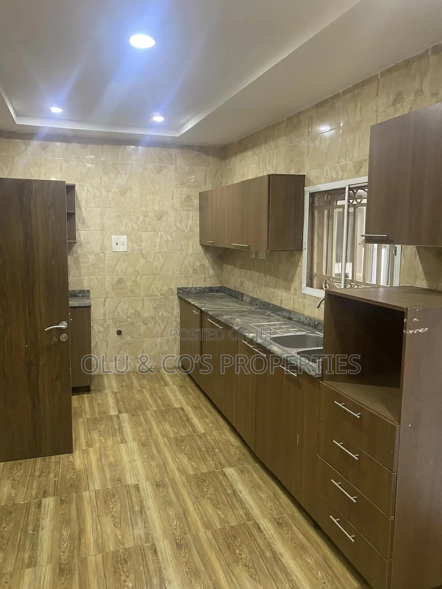 3bdrm Townhouse / Terrace in Mabushi for rent in Mabushi